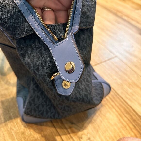 Used Michael Kors blue duffle travel bag - Picture 10 of 16